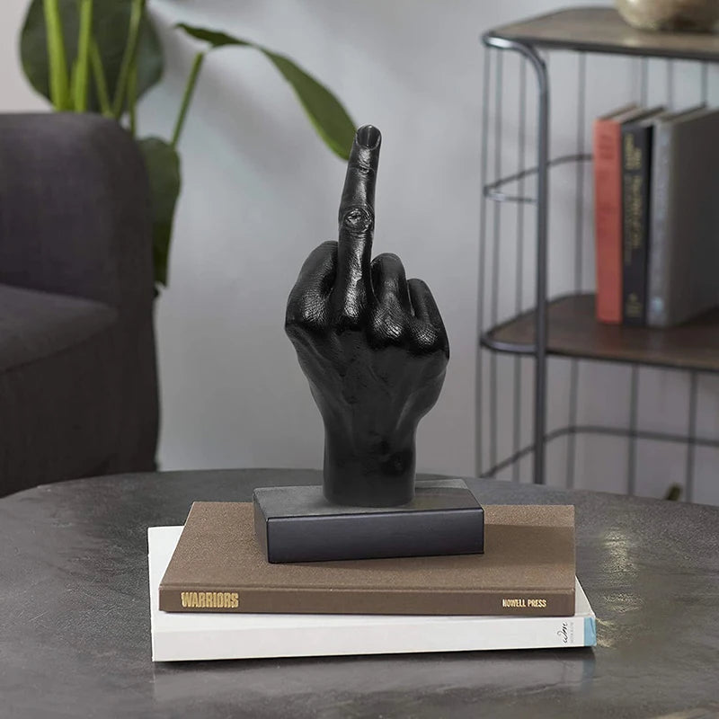Estátua de Dedo Médio em Resina