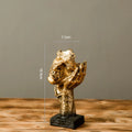 Estatueta abstrata "O Silêncio é Ouro" de resina.