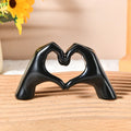 Escultura “Love” em Resina.
