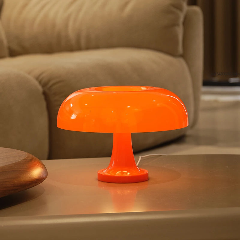 Candeeiro de mesa decorativo laranja de designer dinamarquês.